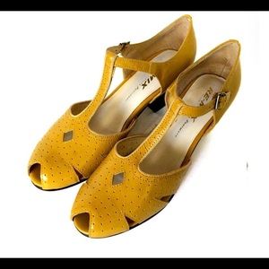 Re-Mix Vintage Yellow Shoes